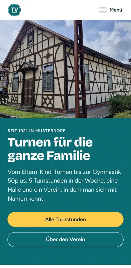 Die Startseite des Demovereins „TV Musterdorf 1921 e.V.“ auf dem Handy: ein Foto einer Turnhalle aus Fachwerk, darunter auf grünem Grund die Überschrift „Turnen für die ganze Familie“ und die Knöpfe „Alle Turnstunden“ und „Über den Verein“.