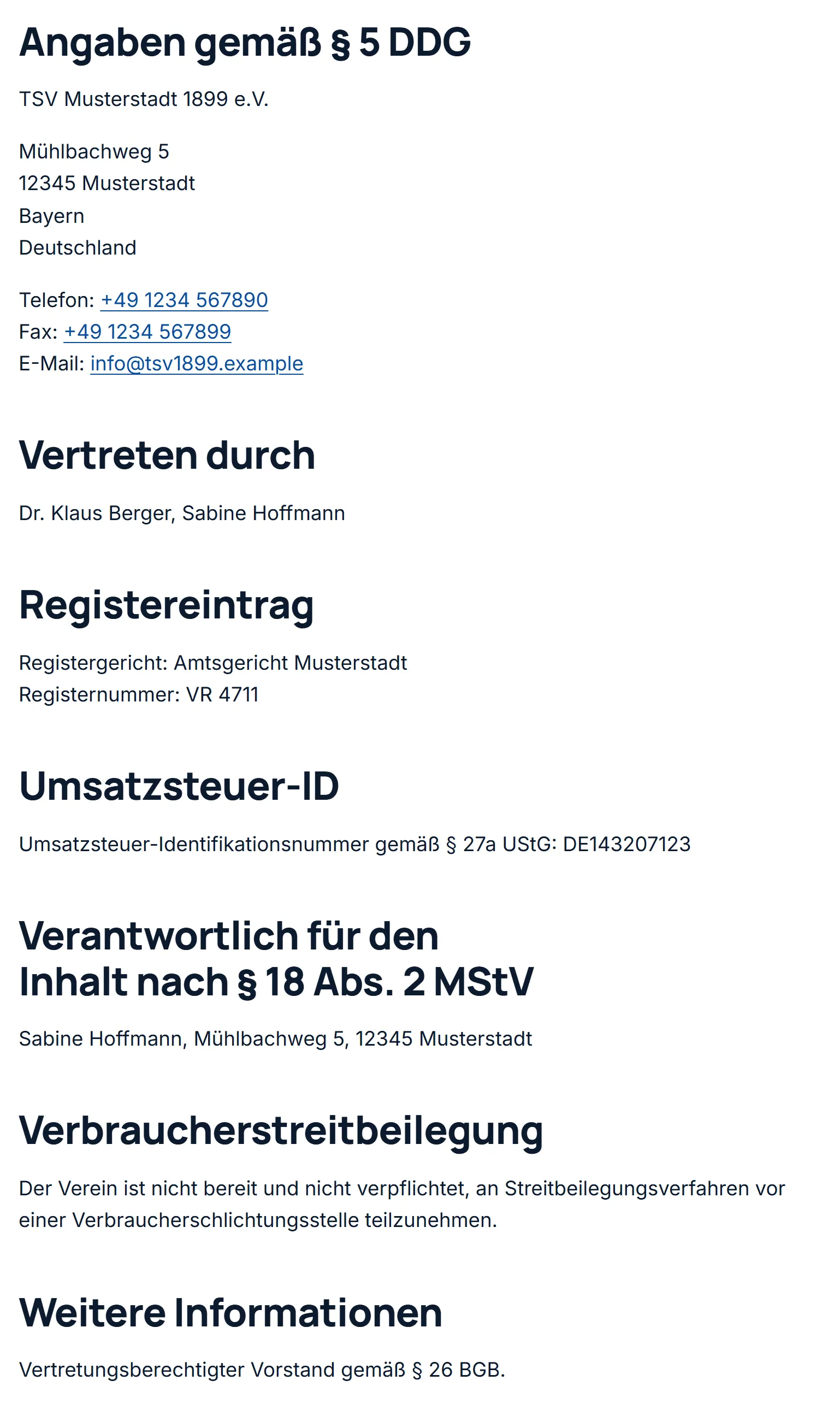 Das Impressum des Demovereins auf der Website: „Angaben gemäß § 5 DDG“ mit Name, Anschrift und Kontakt, darunter die Abschnitte „Vertreten durch“, „Registereintrag“, „Umsatzsteuer-ID“, „Verantwortlich für den Inhalt nach § 18 Abs. 2 MStV“, „Verbraucherstreitbeilegung“ und „Weitere Informationen“.